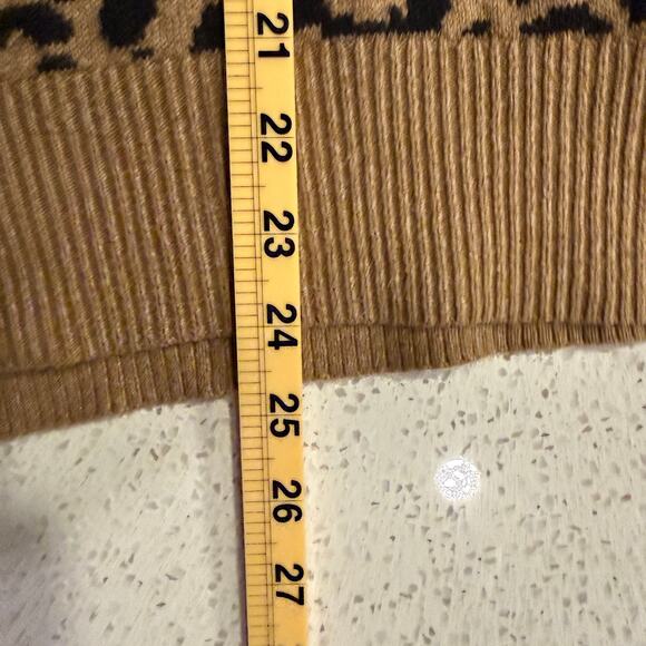 Old Navy Leopard Print V-Neck Sweater Tan Black Animal Print Pullover Large Fall - Picture 7 of 7